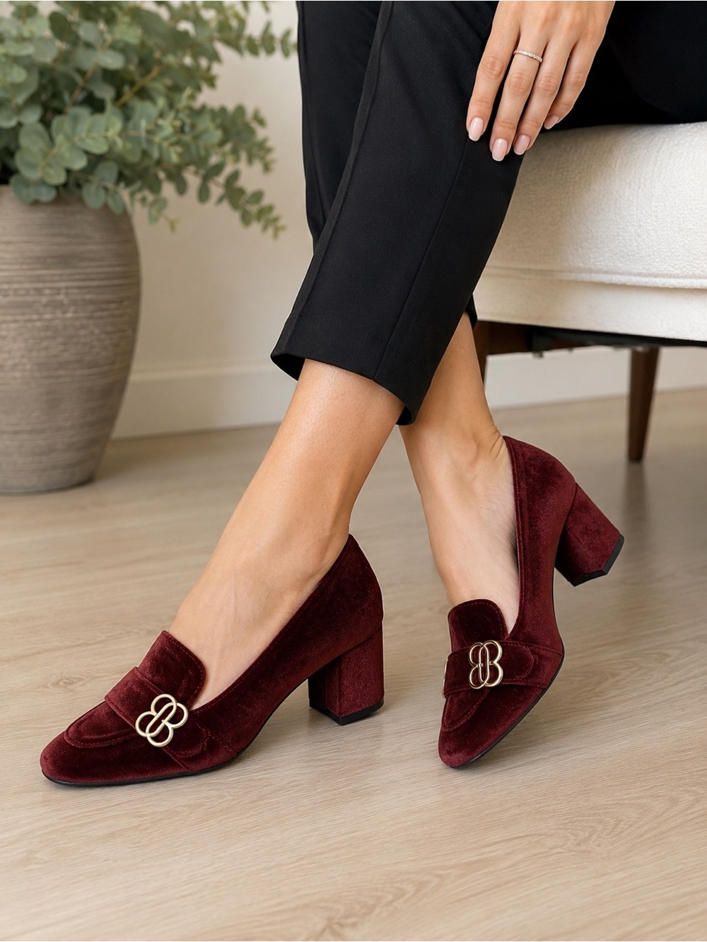 NWOT Bandolino Burgundy Velvet Loafer Pumps Gold Logo Block Heel 6.5